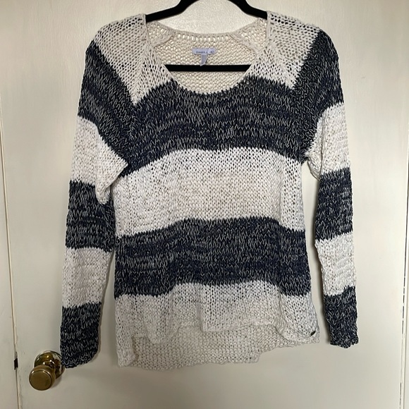 O’Neill 🌊 lightweight knit black & cream sweater. Medium. Very nice. - Picture 1 of 6